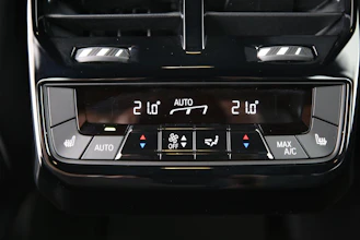 https://vehicle.imgix.net/4423252/e7e33d08-019e-4a4b-9d26-8716873a5204.jpg