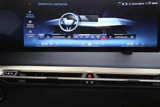 https://vehicle.imgix.net/4423252/f1779d5d-1fd8-47f6-811b-5810e1a225a8.jpg