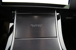 Fahrzeugbild LAND ROVER Range Rover Velar 2.0 P400e Belgravia Edition