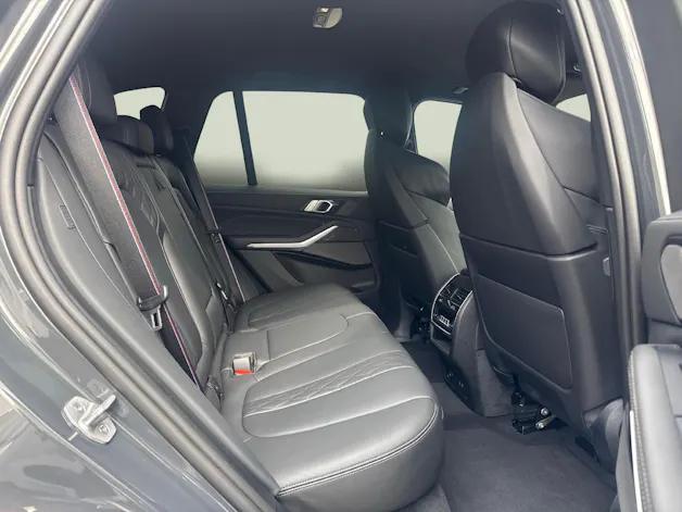 BMW X5 M60i xDrive - Gancio di traino incluso