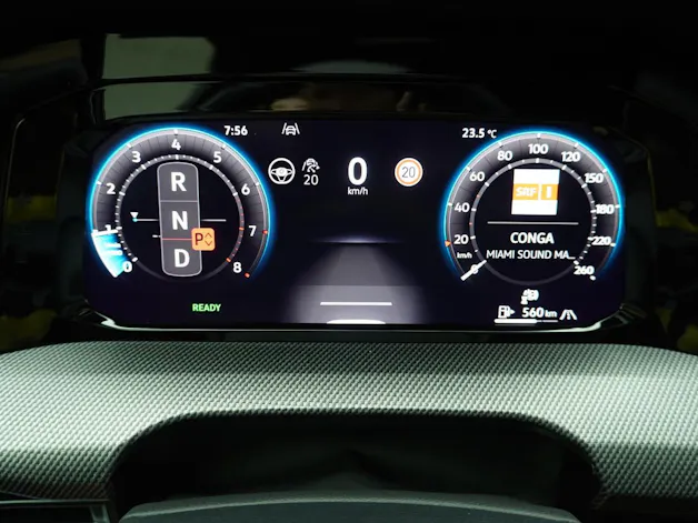 VW Golf 8 1.5 eTSI DSG R-Line