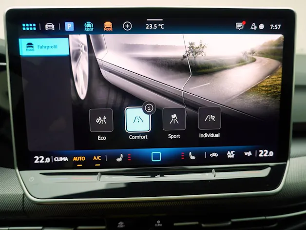 VW Golf 8 1.5 eTSI DSG R-Line
