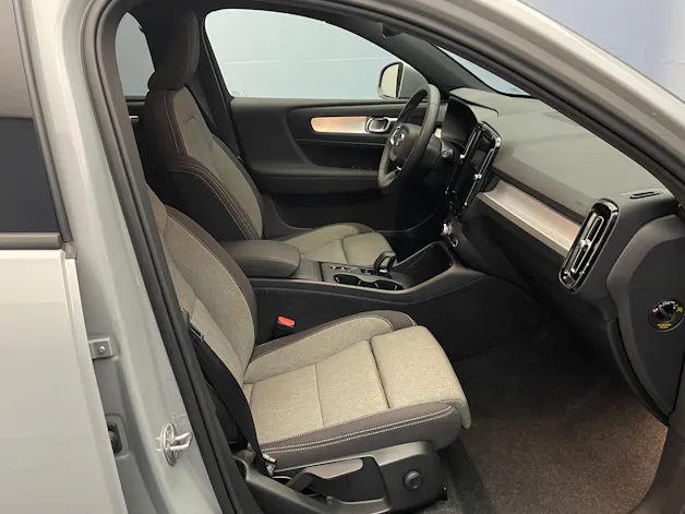 VOLVO XC40 2.0 B3 MH XCITE