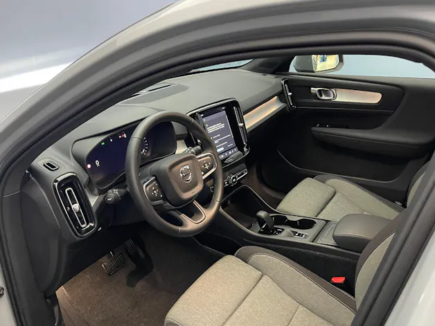 VOLVO XC40 2.0 B3 MH XCITE