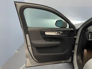 VOLVO XC40 2.0 B3 MH XCITE