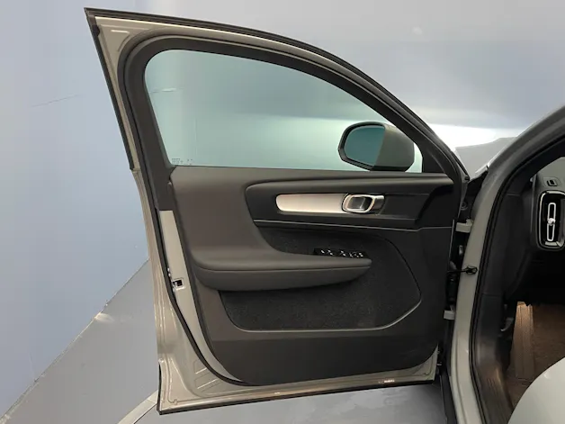 VOLVO XC40 2.0 B3 MH XCITE