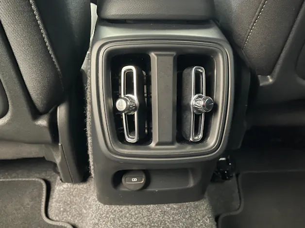 VOLVO XC40 2.0 B3 MH XCITE