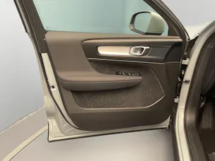 VOLVO XC40 2.0 B3 MH XCITE
