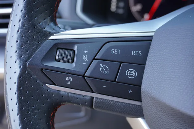 SEAT Tarraco 2.0TSI FR 4Drive DSG 7-PLÄTZER!!!