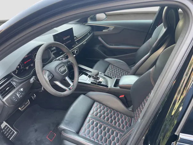 Audi RS4 Avant quattro tiptronic