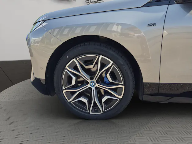 BMW iX M60