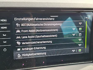 SKODA Karoq 2.0 TDI CR Style 4x4 DSG *Anhängerkup.+Winterkomplettrad*