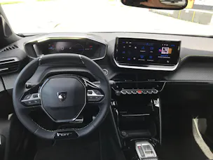 PEUGEOT 2008 1.2 145 MHEV GT Exclusive