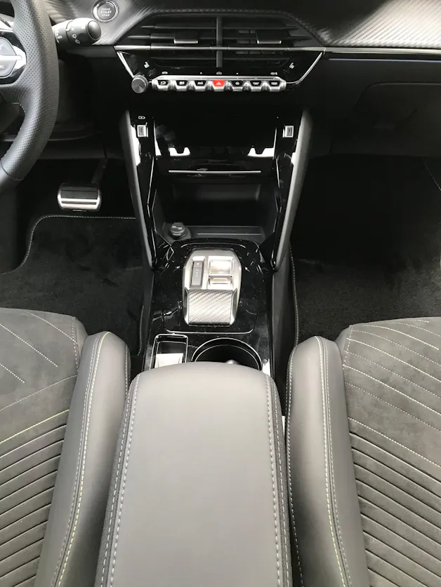 Peugeot 2008 1.2 145 MHEV GT Exclusive