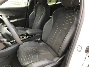 PEUGEOT 2008 1.2 145 MHEV GT Exclusive