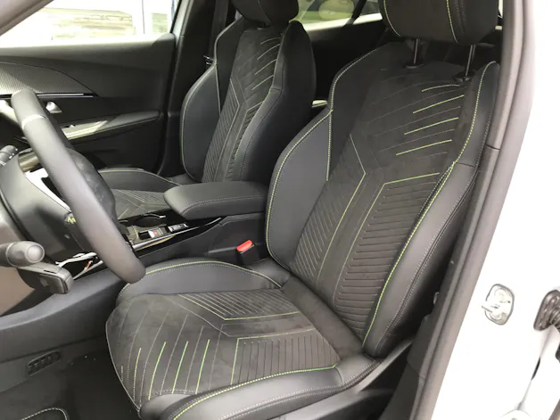 Peugeot 2008 1.2 145 MHEV GT Exclusive