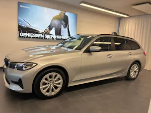 BMW 330e xDrive Touring