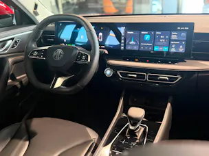 MG HS 1.5 T HEV Luxury