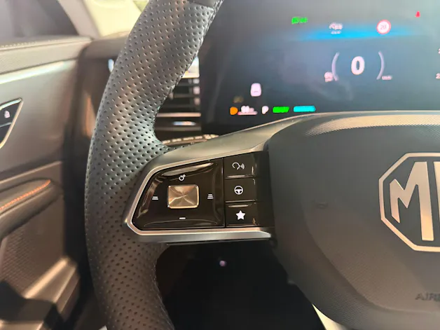 MG HS 1.5 T HEV Luxury