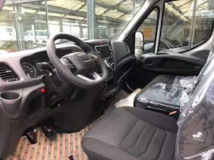 IVECO 35 S 16 H 3.0 A8 Kasten Hebebühne