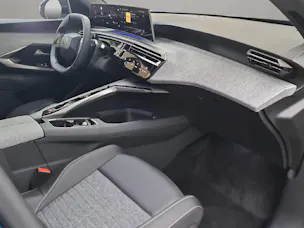 PEUGEOT 3008 1.2 Hybrid Allure Premium