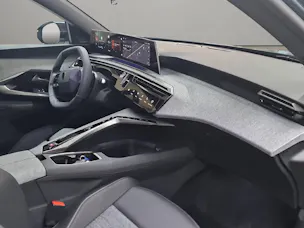 PEUGEOT E-3008 Allure Premium Dual Motor 325 AWD