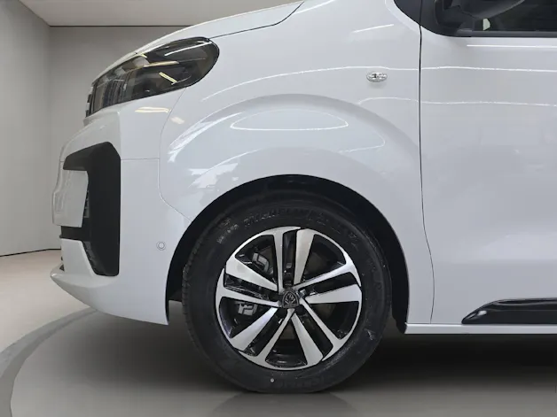 Peugeot Traveller Standard 2.2 BlueHDi 180  Family Edition S/S