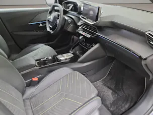 PEUGEOT E-208 GT