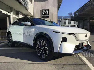 MAZDA CX-6e Takumi