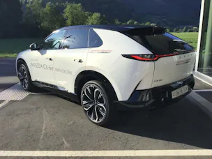 MAZDA CX-6e Takumi
