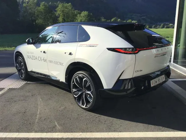 Mazda CX-6e Takumi