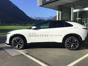 MAZDA CX-6e Takumi