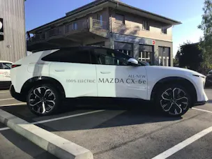 MAZDA CX-6e Takumi