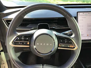 MAZDA CX-6e Takumi