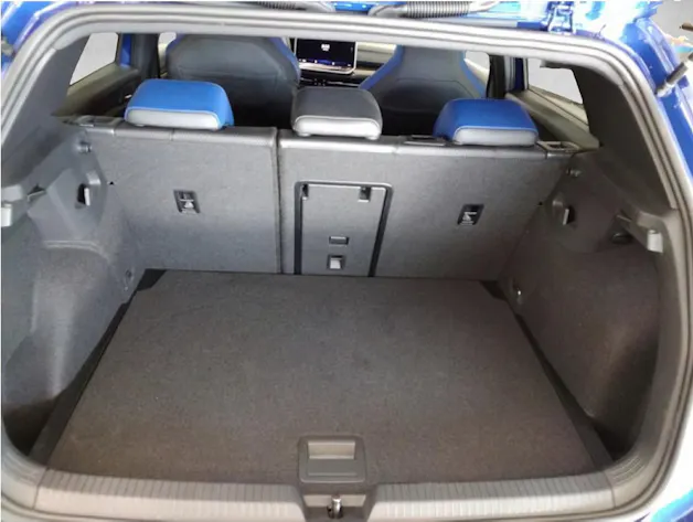 VW Golf VIII 2.0 TSI R DSG 4motion R- Performace*5J Garantie*8- Fach Räder*Leder*Akrapovic*Pano*