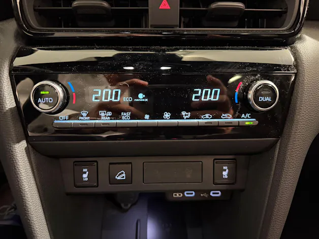Toyota Yaris Cross 1.5 VVT-i HSD Premiere Edition AWD-i
