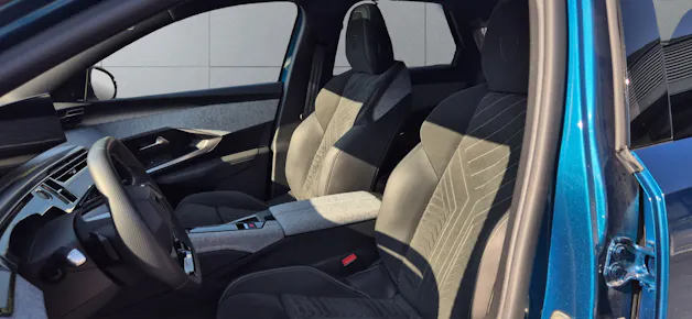 PEUGEOT 3008 e-Launch Edition AWD