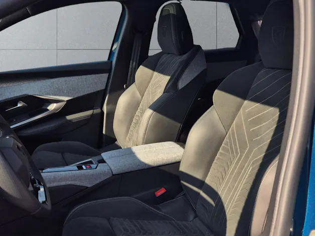 PEUGEOT 3008 e-Launch Edition AWD