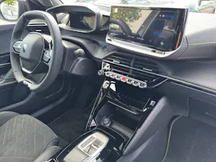 PEUGEOT 2008 1.2 Hybrid 145 GT Exclusive