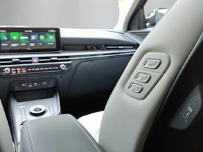 https://vehicle.imgix.net/4424213/a07aa3b4-dd24-4b88-8815-e47d6af931fc.jpg