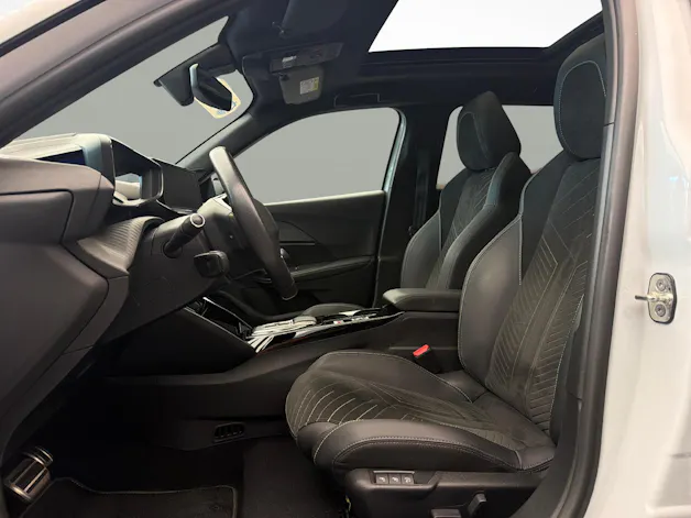 PEUGEOT 2008 e-GT