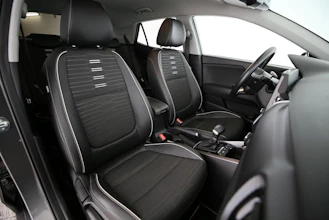 https://vehicle.imgix.net/4424525/09e504e3-b3c7-4275-a1bc-9ff28d1714f3.jpg