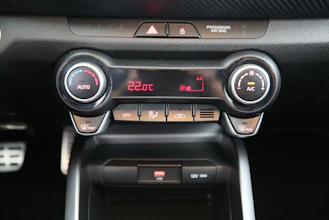 https://vehicle.imgix.net/4424525/7550dc35-4b6e-468b-b560-e56e92f82d2e.jpg
