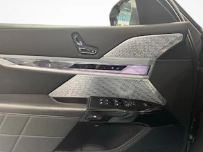 https://vehicle.imgix.net/4424533/2a667e0b-86bc-4e0b-9f8c-faaa2e3d91a4.jpg