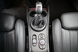 https://vehicle.imgix.net/4424571/dbfa6e9d-cef6-4ee7-a638-8d944ff6aed6.jpg