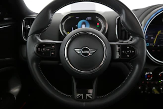 https://vehicle.imgix.net/4424571/ef1ba02e-3d6c-41dd-8dc7-30761693e7d3.jpg