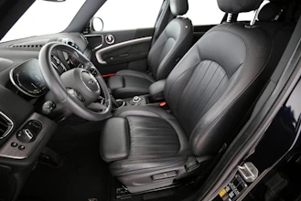 https://vehicle.imgix.net/4424571/f94a8e71-6cd8-4c1e-bc90-ea297bf8c993.jpg