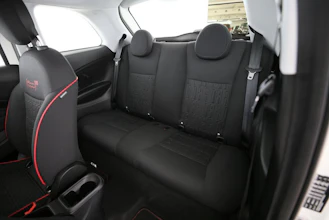 https://vehicle.imgix.net/4424632/ec69af0b-ed50-4694-b9f2-dc67af352500.jpg