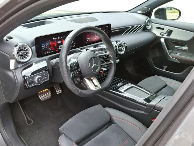 Mercedes-Benz A 250 AMG Line 4m