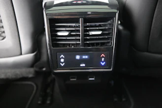 https://vehicle.imgix.net/4424701/8ca460b4-3cad-42fb-9c56-d95cf2adfe82.jpg